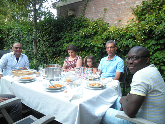 inwoners van de gemeente de Bilt hebben vluchtelingen uitgenodigd om te komen eten